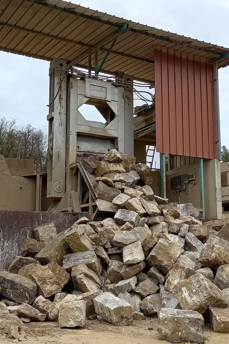 Stand alone large stone blocks guilltine, operated using remote control from wheel loader
